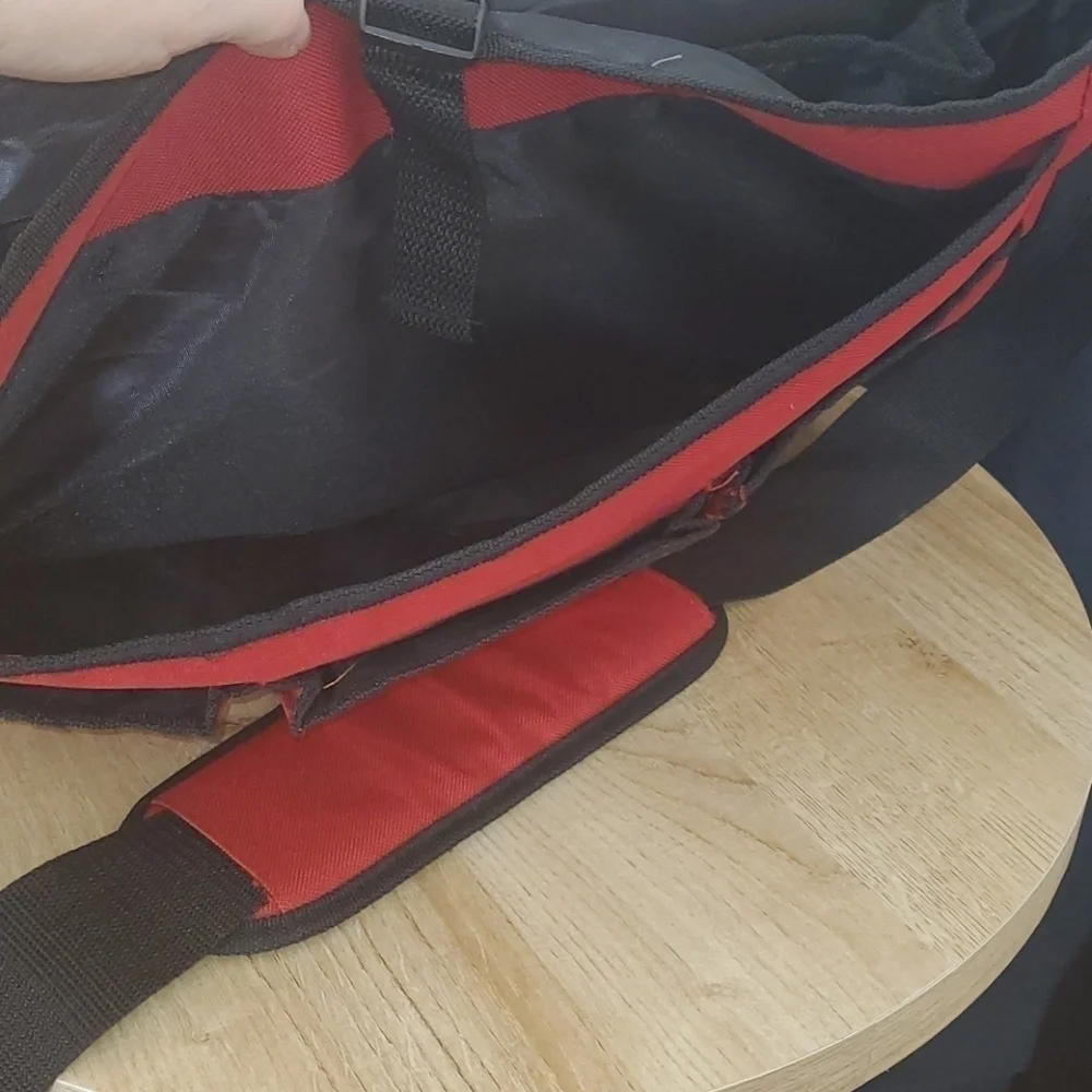 Athletic Works Messenger Bag with shoulder strap
